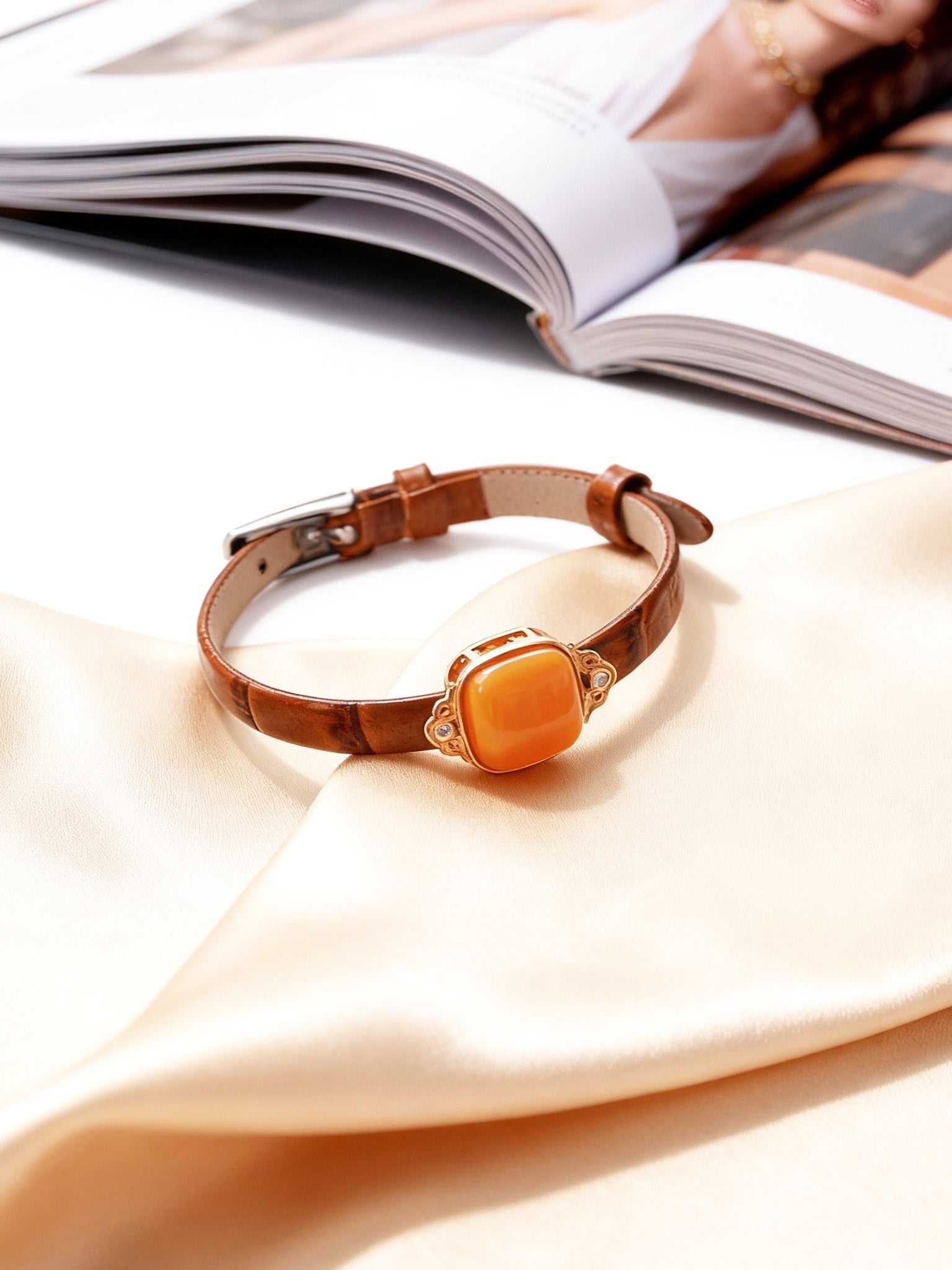 Urban Heritage Butterscotch Amber Leather Bracelet