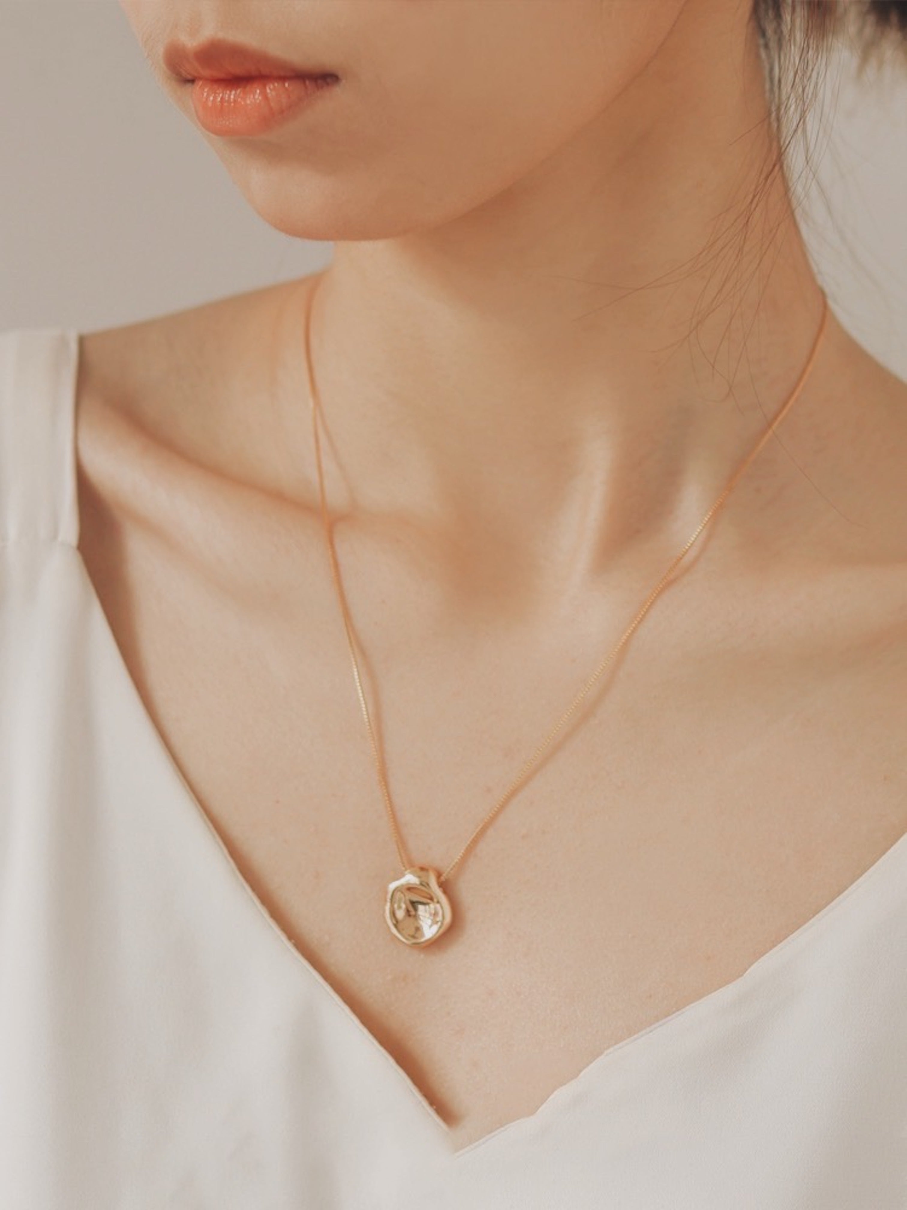 Minimalist TINA COIN NECKLACE by Caevi – hypoallergenic jewelry