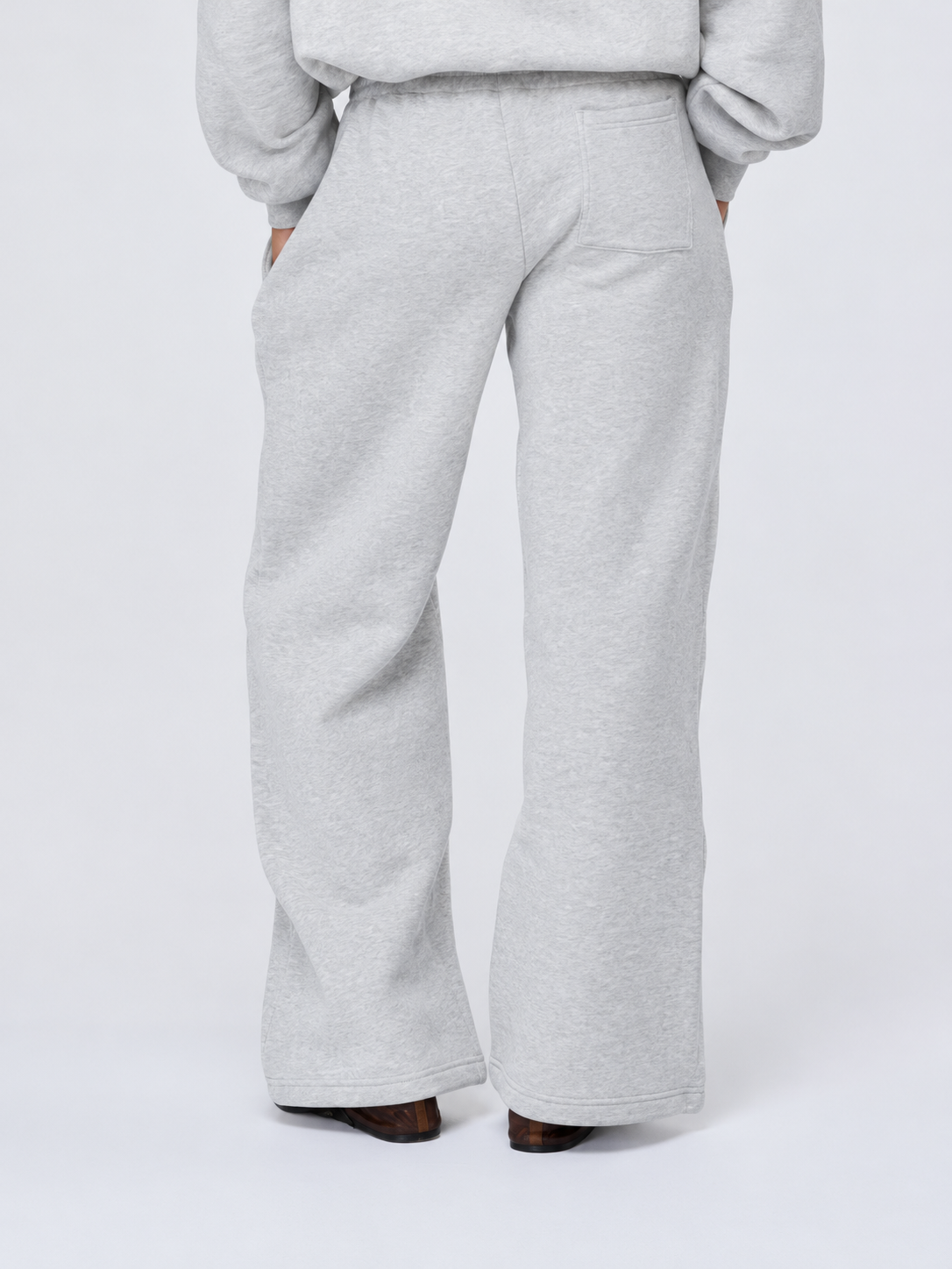 Heavyweight Straight Tracks in Grey – back model view, logo-free pants with rear pocket
