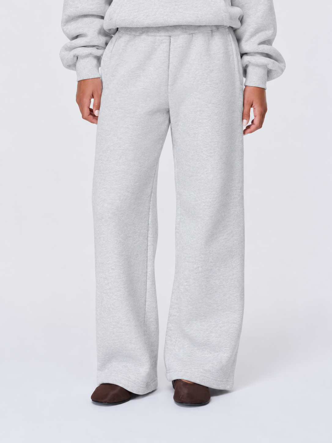 Heavyweight Straight Tracks in Grey – front model view in neutral light marle grey