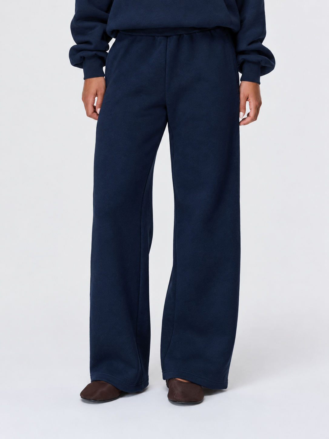 Heavyweight Straight Tracks in Navy – front model view, logo-free straight-leg pants