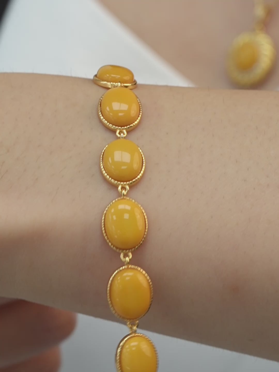 Quintessence Oval Butterscotch Amber Bracelet